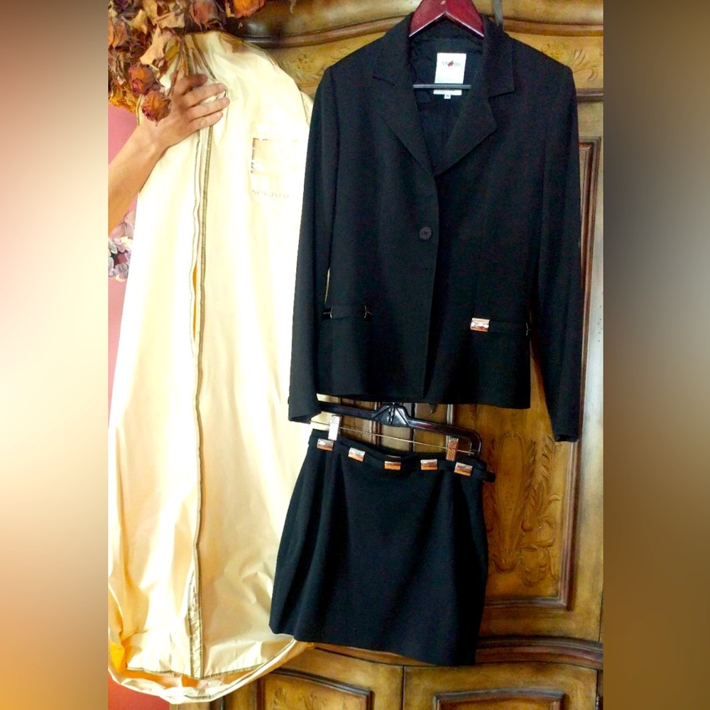 Vertigo Paris!!   Casual suit.